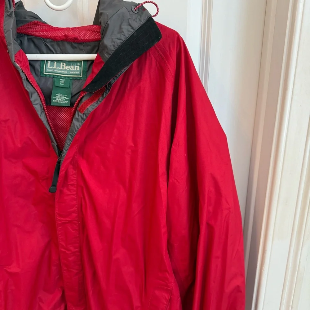 L.L. Bean Men's Red Raincoat - Picture 3 of 6
